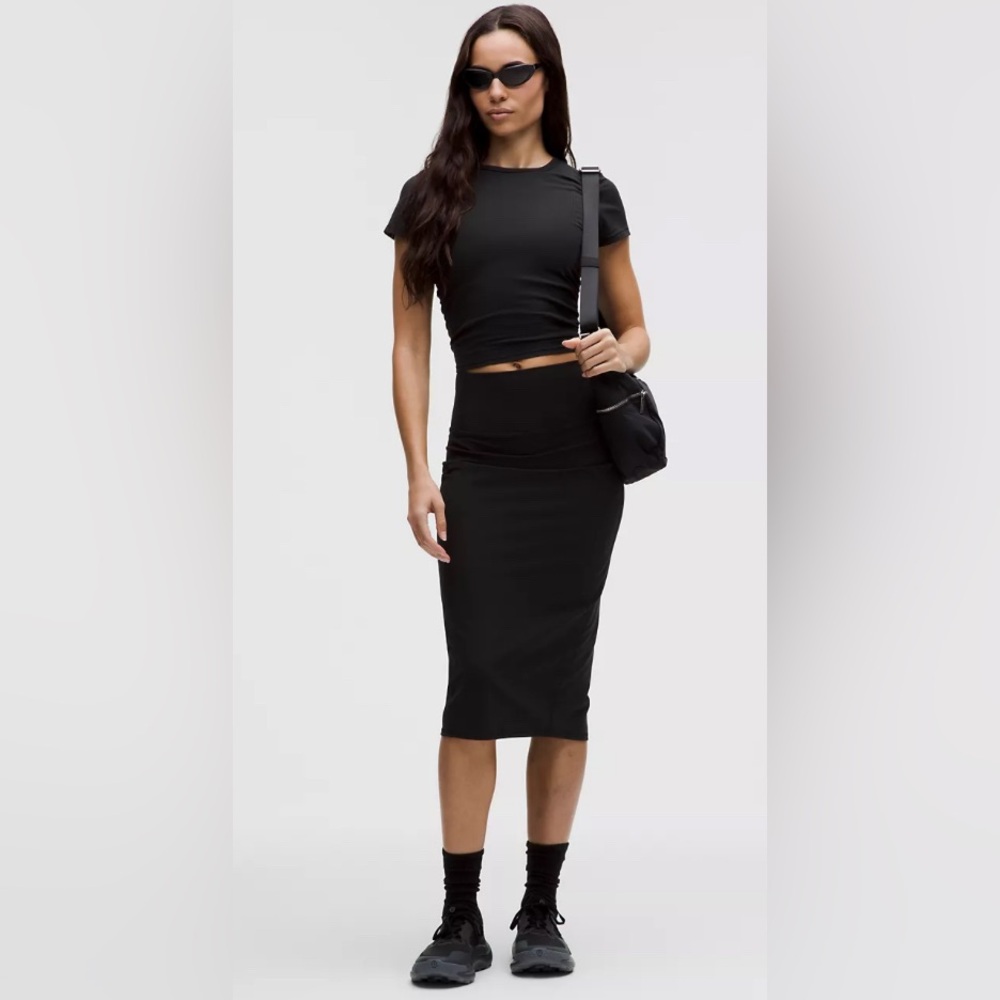 Nulu Slim-Fit High-Rise black Skirt